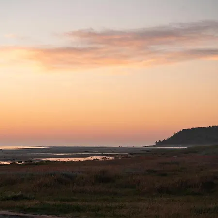 Lovely With Direct Sea View Glesborg